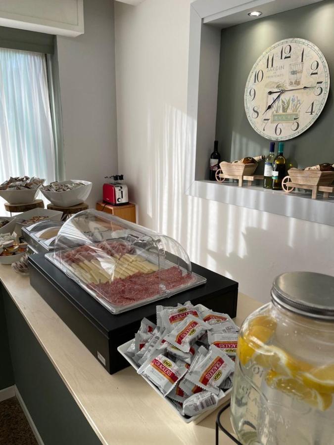 Hotel Franca Misano Adriatico Bagian luar foto