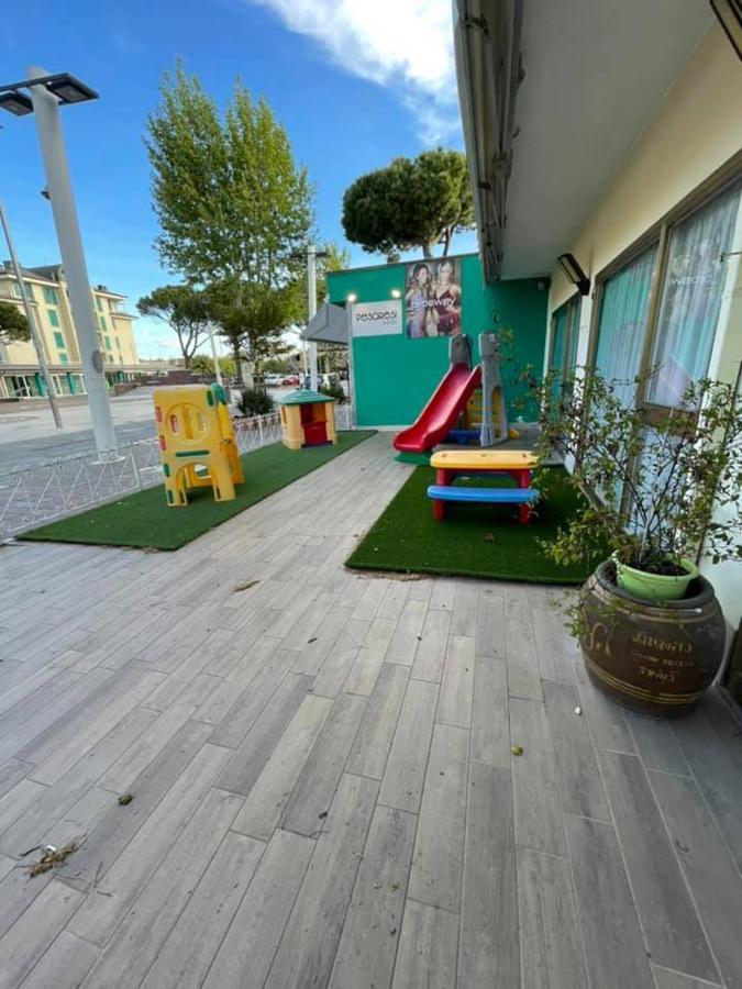 Hotel Franca Misano Adriatico Bagian luar foto