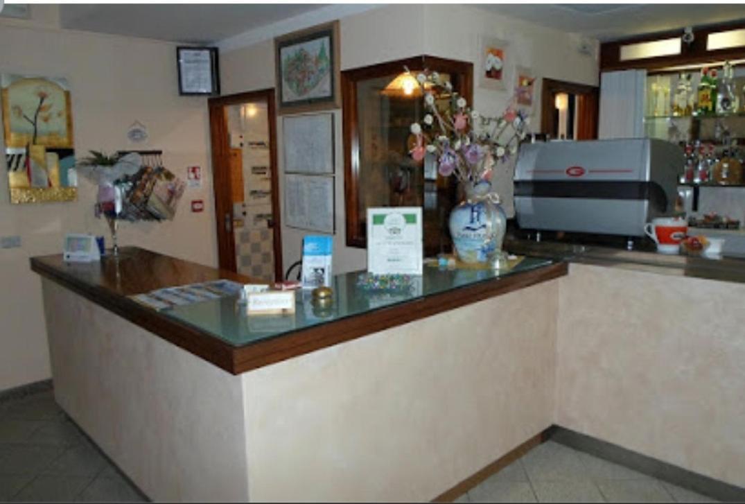 Hotel Franca Misano Adriatico Bagian luar foto